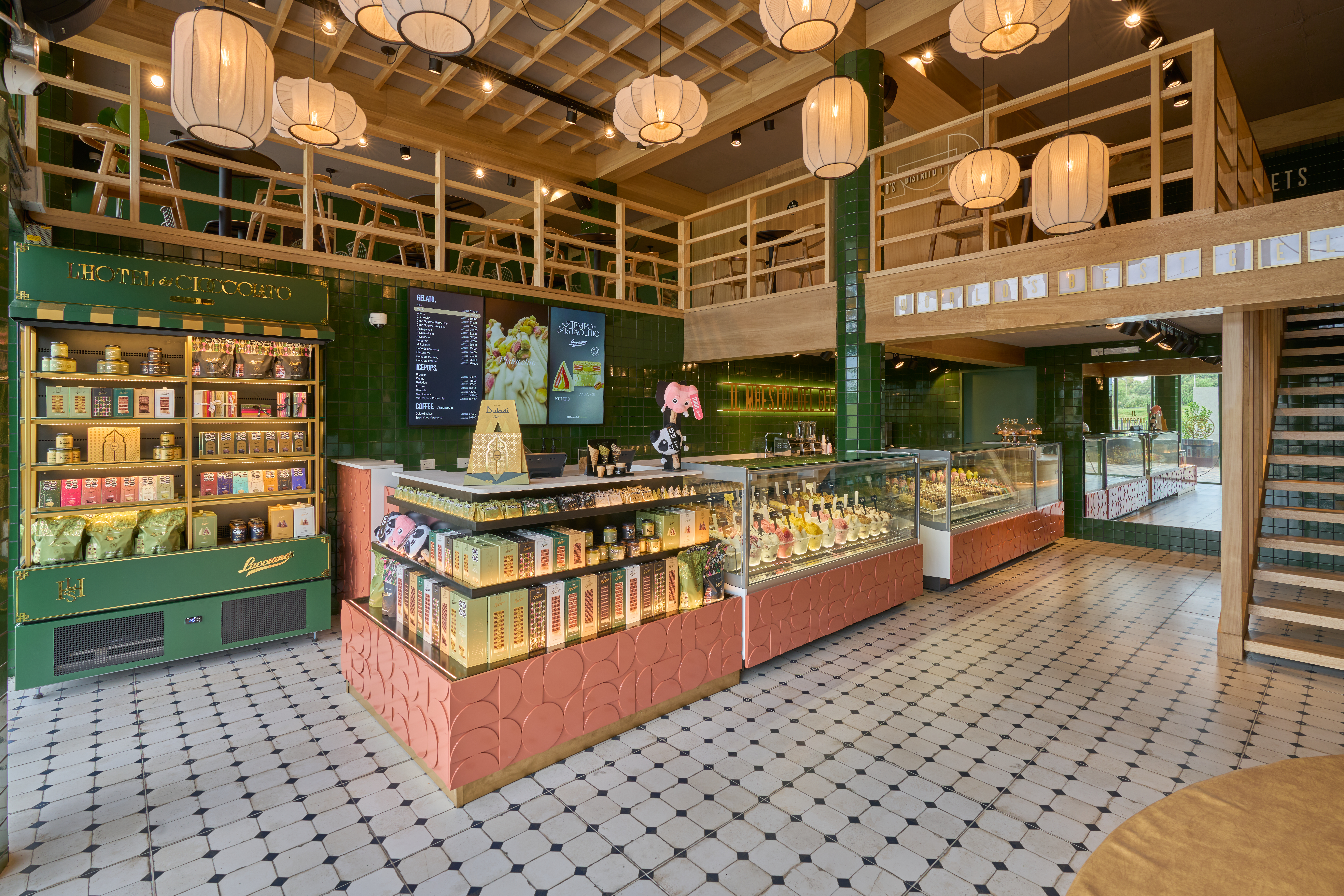 Lucciano’s opens at Distrito T